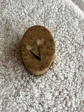 Marbled Soapstone Handmade Trinket Box with Inlaid Floral Motif Seamless Design